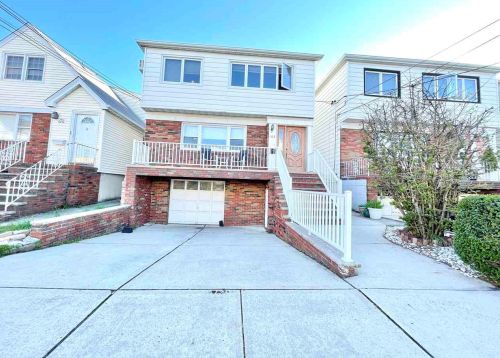 182 32nd St, Bayonne, NJ 07002-1819