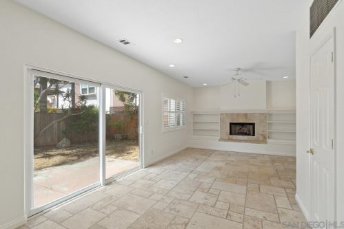 955 Agate St, San Diego CA  92109-1175 exterior