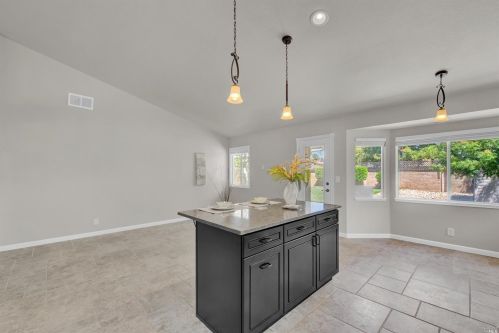 537 Stanford St, Vacaville CA  95687-4609 exterior