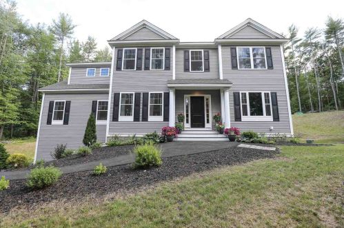 114 Bunker Hill Rd, Auburn, NH 03032-3529