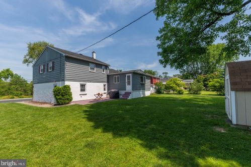 1827 Twining Rd, Willow Grove, PA 19090-3733