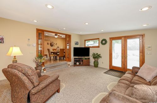 114 Fischer Ave, Islip Terrace NY  11752-2331 exterior