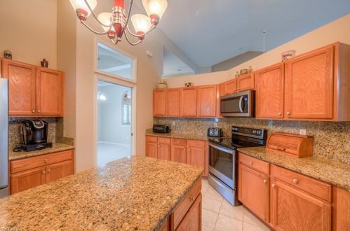 7517 Citrus Hill Ln, Naples FL  34109-0601 exterior