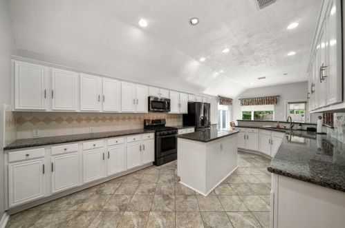10505 Spencer Landing Ln, Morgans Point, TX 77571-9148