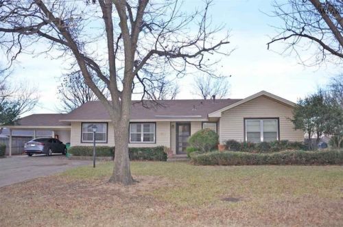 1210 Commerce St, Henrietta, TX 76365-2317