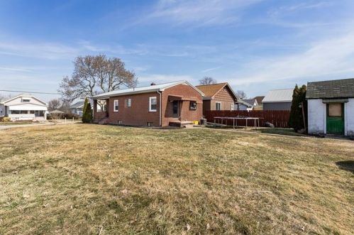 602 Earl Ave, New Kensington, PA 15068-4802