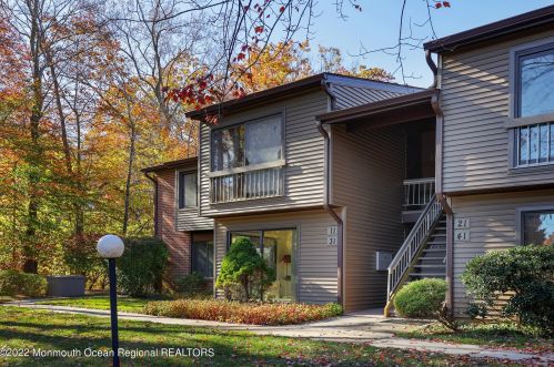 31 Hancock Ct, Tinton Falls, NJ 07701-5453