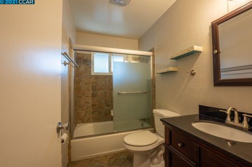 3301 Glenly Rd, Oakland CA  94605-4115 exterior