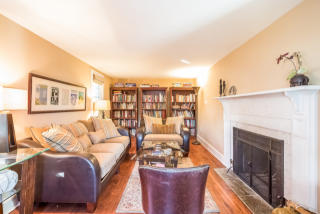 130 Knickerbocker Ave, Stamford, CT 06907-2519