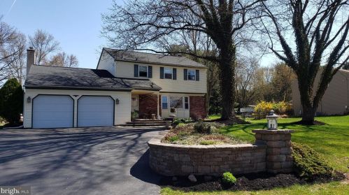 1151 Hunter Hill Dr, Lansdale, PA 19446-4828