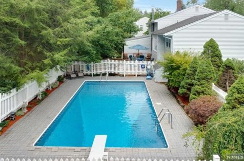 7 Middletown Rd, Montvale, NJ 07645-2413