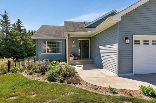 1806 37th St, Saint Cloud, MN 56301-9579