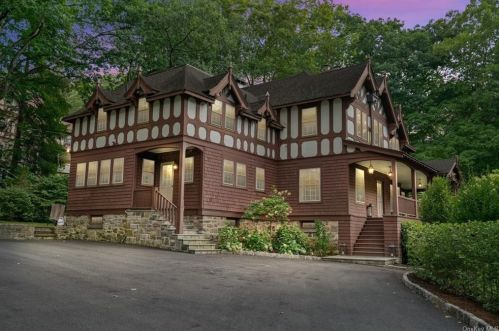 31 Lorillard Rd, Tuxedo Park, NY 10987-4016