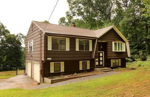 865 Totoket Rd, Northford, CT 06472-1458