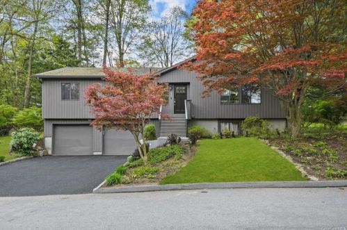 146 Mitchell Rd, Somers Town, NY 10589-1808