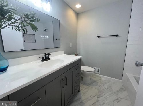 12822 Framingham Ct, Herndon VA  20171-2619 exterior