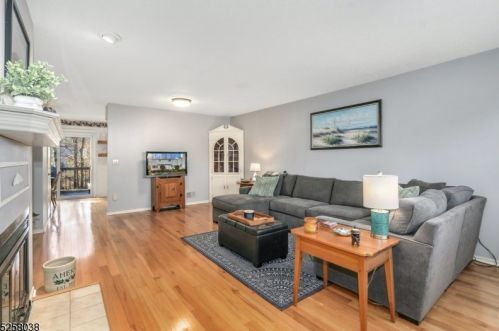 10 Westbrook Ct, Roselle, NJ 07203-2469