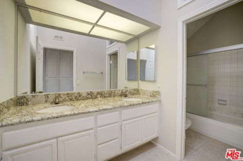 26520 Mistletoe Ct, Santa Clarita CA  91355-3525 exterior
