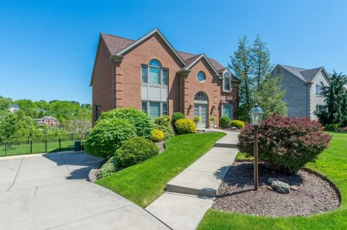 252 William Dr, Canonsburg, PA 15317-5221