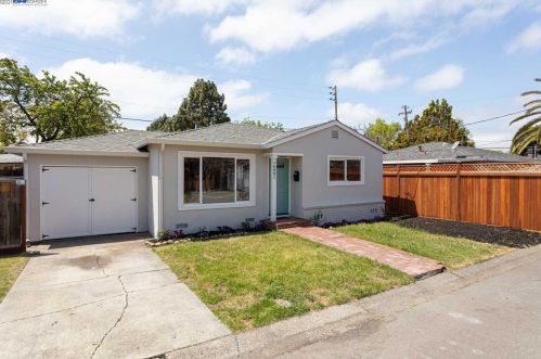16801 Carriage Ln, San Leandro, CA 94578-2412