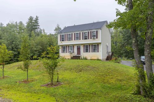 3 Mark Ln, Raymond, NH 03077-2433