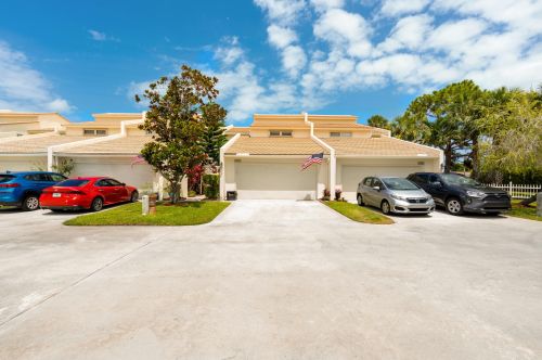6019 Edgemere Ct, West Palm Beach, FL 33410-2166