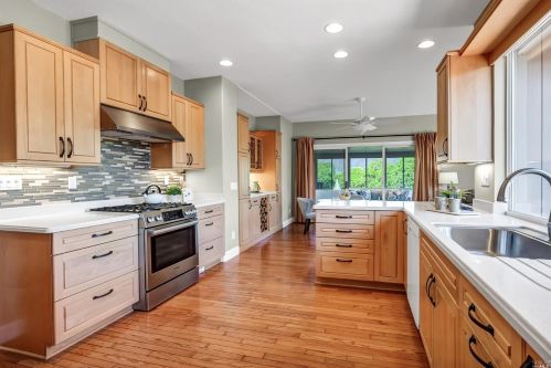 6281 Meadowbreeze Ct, Santa Rosa, CA 95409-5878