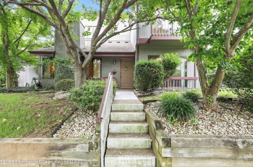 4 Eastport Ct, Tinton Falls, NJ 07701-5402
