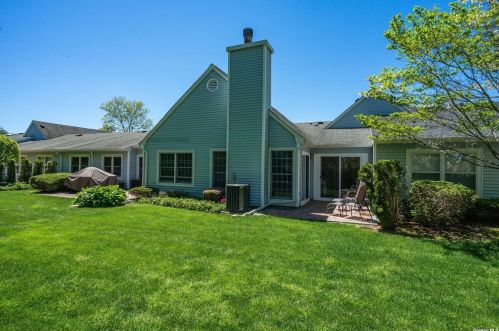 35 Standish Dr, Mount Sinai NY  11766-2621 exterior