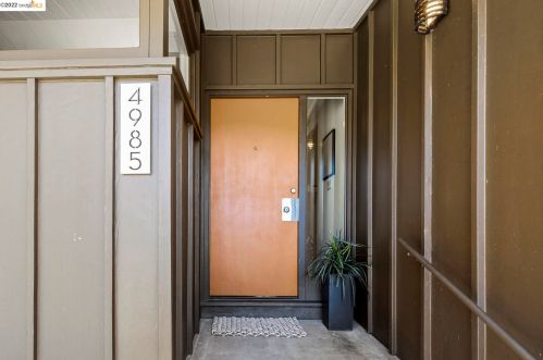 4985 Hedge Ln, Oakland CA  94602-2641 exterior
