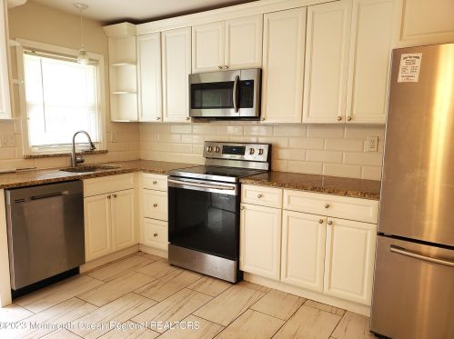 495 Thornbury Ct, Lakewood, NJ 08701-7844