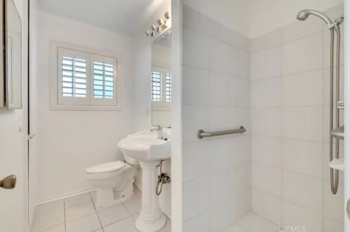 318 Sherman Dr, Long Beach CA  90746-1159 exterior