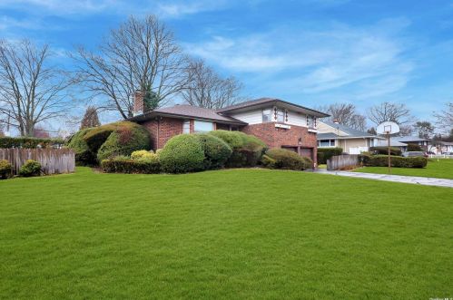 43 Maytime Dr, Muttontown, NY 11753-2233