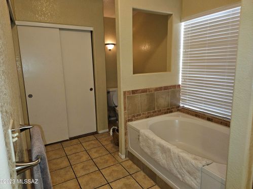 4974 Didion Dr, Tucson AZ 85742-8865 exterior