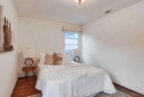 3211 Dumas St, San Diego CA 92106-1317 exterior