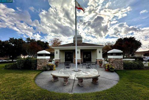 373 Bartlett Ln, Vacaville CA  95687-3128 exterior