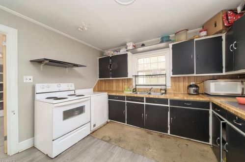 1906 Lees Chapel Rd, Greensboro NC 27405-2721 exterior