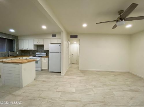 1437 Delaware St, Tucson AZ  85745-2305 exterior