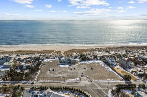 9 Fanning Dr, West Hampton Beach, NY 11978-2702