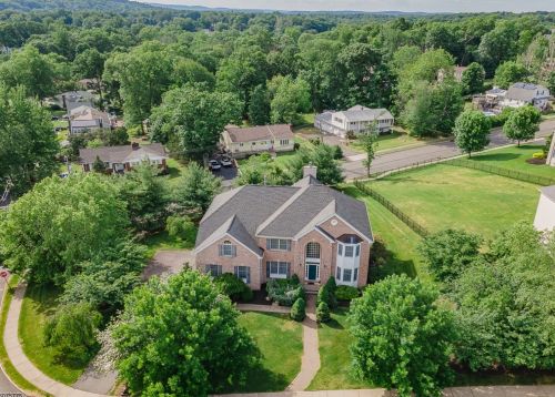 5 Hearthstone Dr, Paterson, NJ 07508-3131