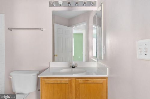 1260 Corbett Pl, Woodbridge VA  22191-1045 exterior