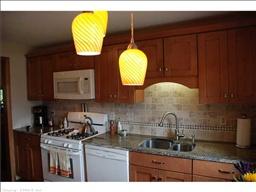 222 Skyview Dr, Cromwell, CT 06416-1842