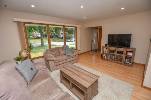 11831 Oxford Pl, Milwaukee, WI 53226-3928