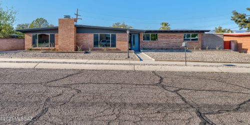 8901 Mcclellan St, Tucson AZ  85710-4420 exterior