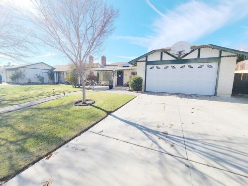 43233 Laurelwood Ln, Lancaster, CA 93536-5422