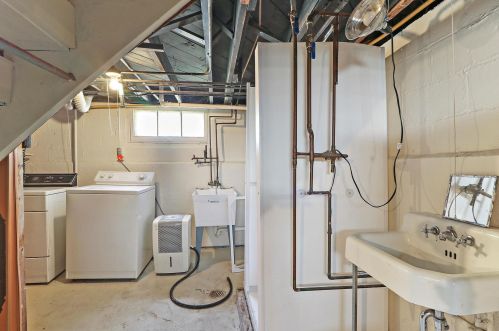 7718 10 Ave, Kenosha WI 53143-6047 exterior