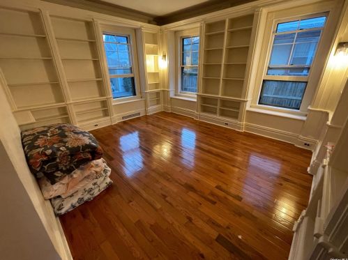 9118 118th St, Jamaica NY  11418-3131 exterior