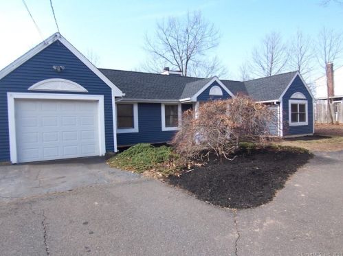 918 Parker St, Manchester, CT 06042-2290