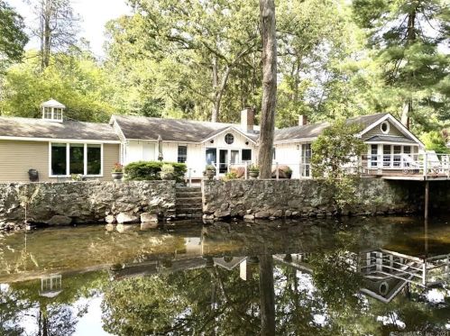 83 Maltbie Ave, Stamford CT  06902-1109 exterior