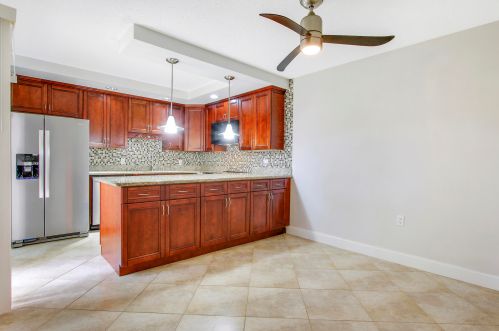 812 8th Ln, West Palm Beach, FL 33418-3577